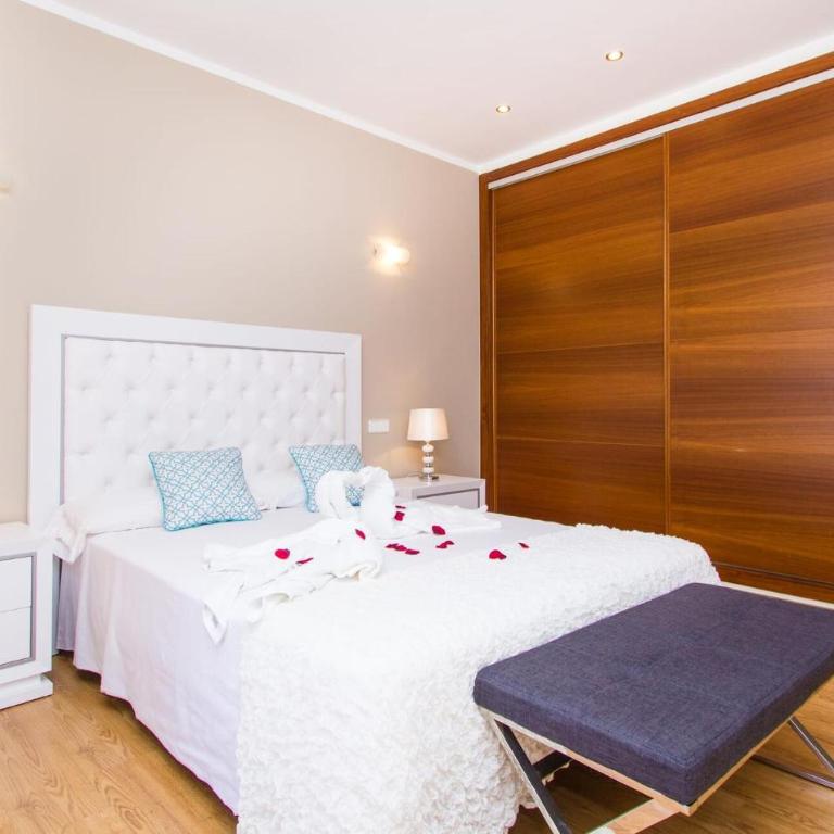 La Tierra - Six-Bedroom Holiday Home - 13