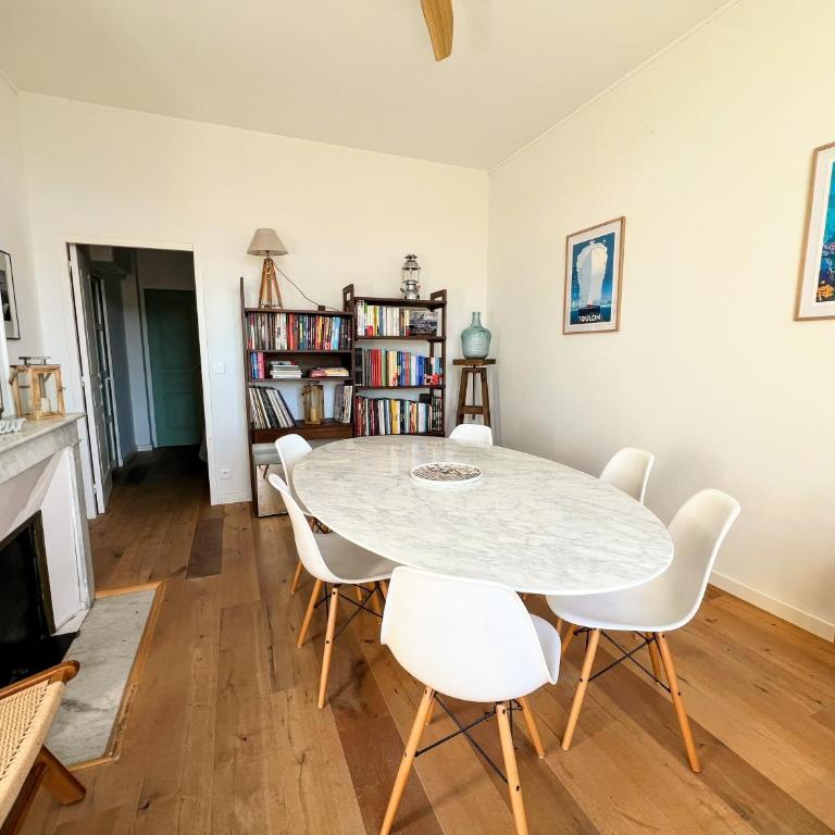 LE CASTEL Superbe appartement climatisé pour 4 personnes au centre ville de Hyères - Apartment mit 2 Schlafzimmern und Aussicht - 13