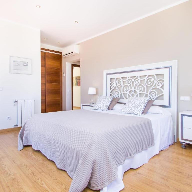 La Tierra - Six-Bedroom Holiday Home - 20
