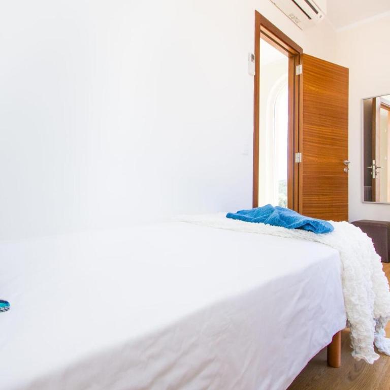 La Tierra - Six-Bedroom Holiday Home - 22