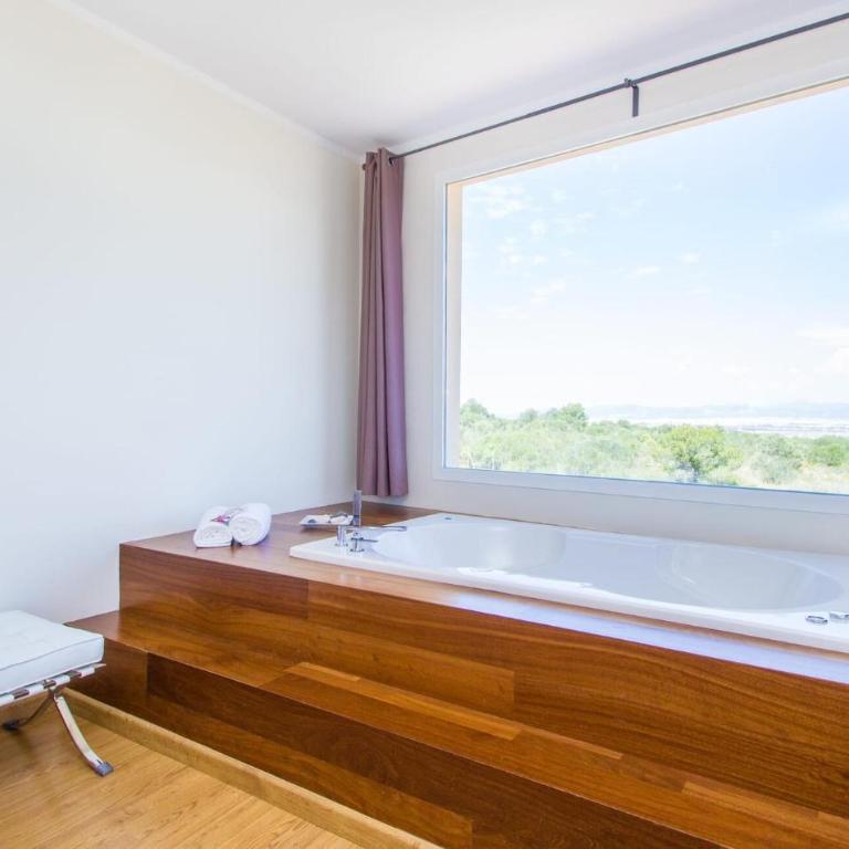 La Tierra - Six-Bedroom Holiday Home - 28
