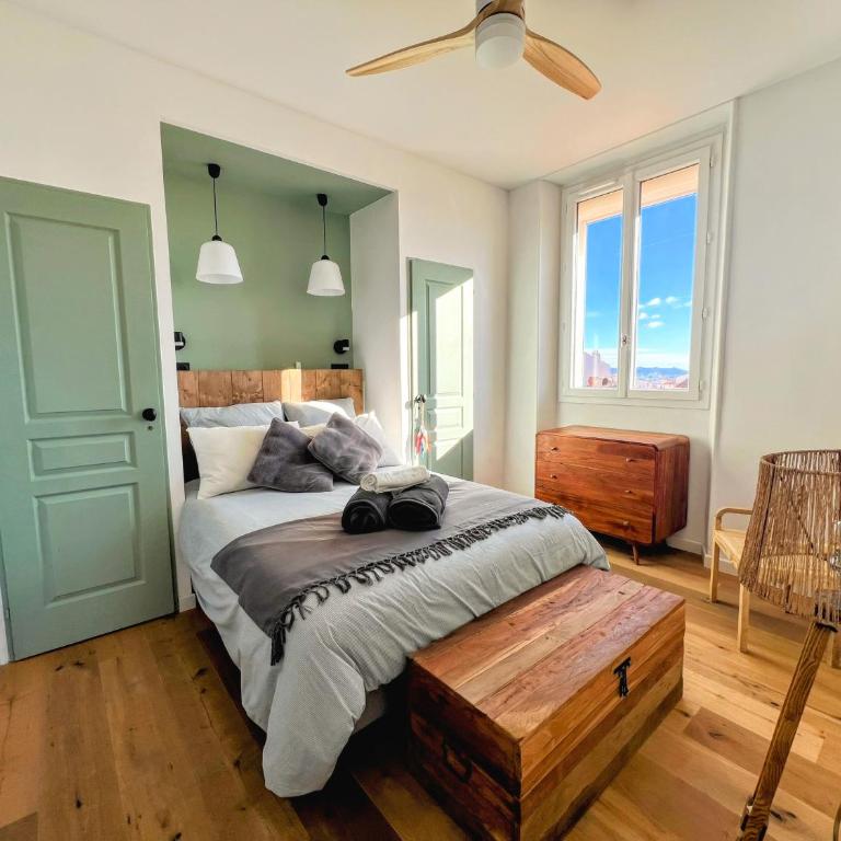 LE CASTEL Superbe appartement climatisé pour 4 personnes au centre ville de Hyères - Apartment mit 2 Schlafzimmern und Aussicht - 17