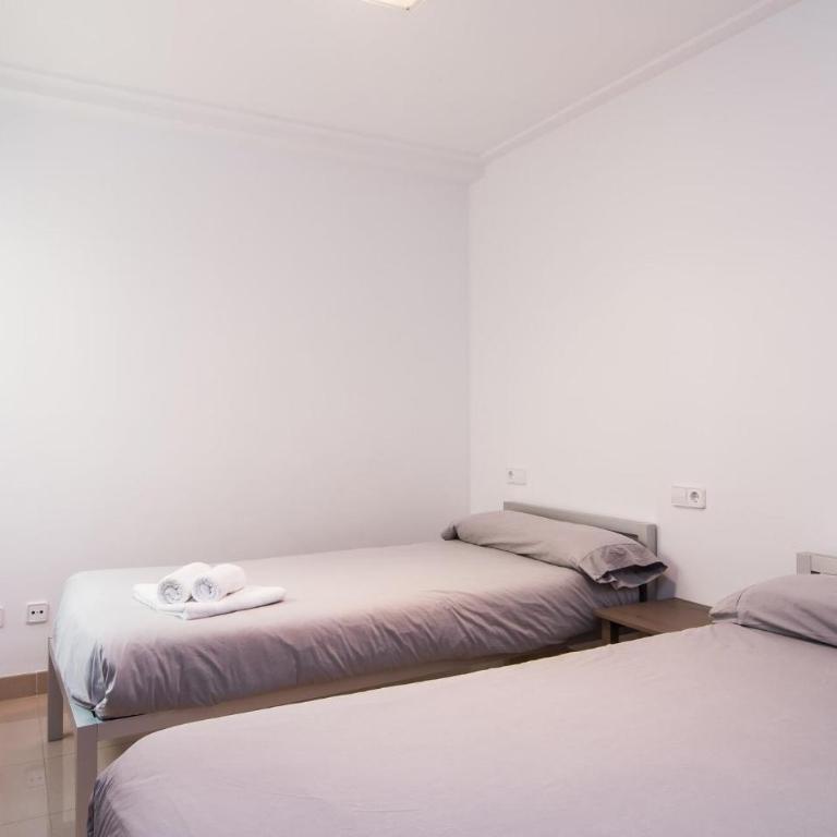 Minimal - Three-Bedroom Apartment - 18