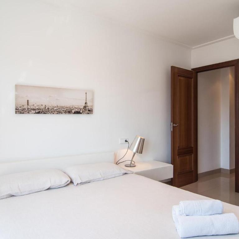Minimal - Three-Bedroom Apartment - 14
