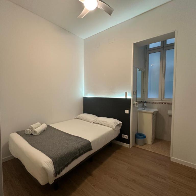 Center Madrid habitaciones - Double Room with Private Toilet - 1