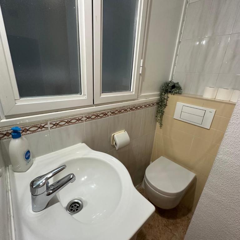 Center Madrid habitaciones - Double Room with Private Toilet - 2