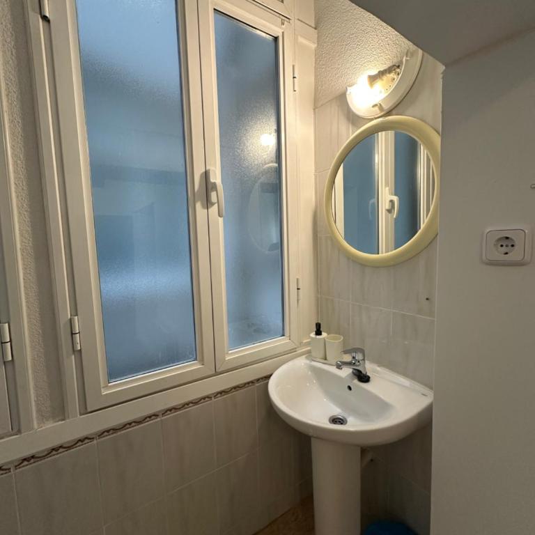 Center Madrid habitaciones - Twin Room with Private Toilet - 5