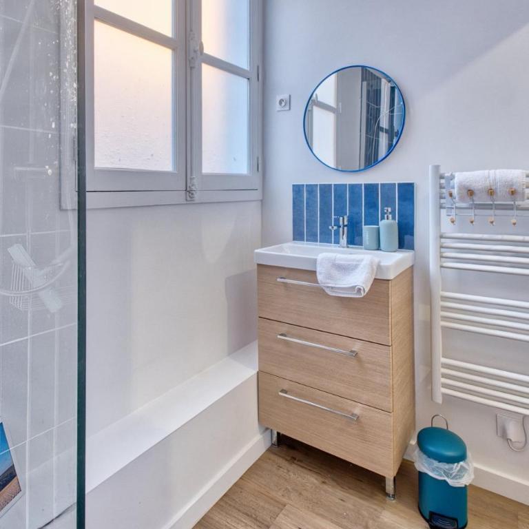 Derrière les vitraux, appartement climatisé - Appartement Standard - 11