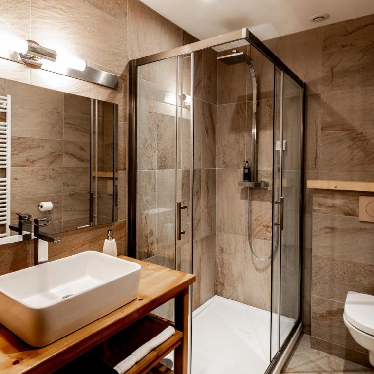 Les Couadzous Samoëns Centre, Sauna, Jacuzzi, 6 chambres, 7 salles de bains, 16 pers 250 m2 - Chalet - 24