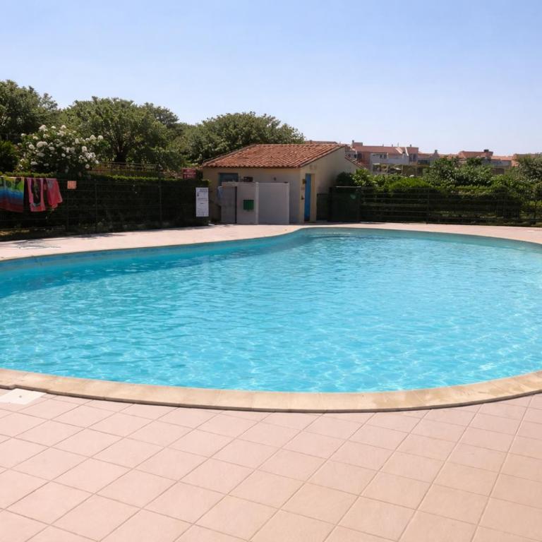 T3 CLIMATISE 40m2 Piscine Parking PRIVE 2 Chambres Secteur falaises 50 m de la plage Proche centre-port 4 Personnes - Double Room - 1