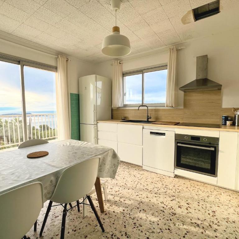 Villa Françoise pour 10 personnes avec vue mer et piscine chauffée à Carqueiranne - Maison 5 Chambres - 17