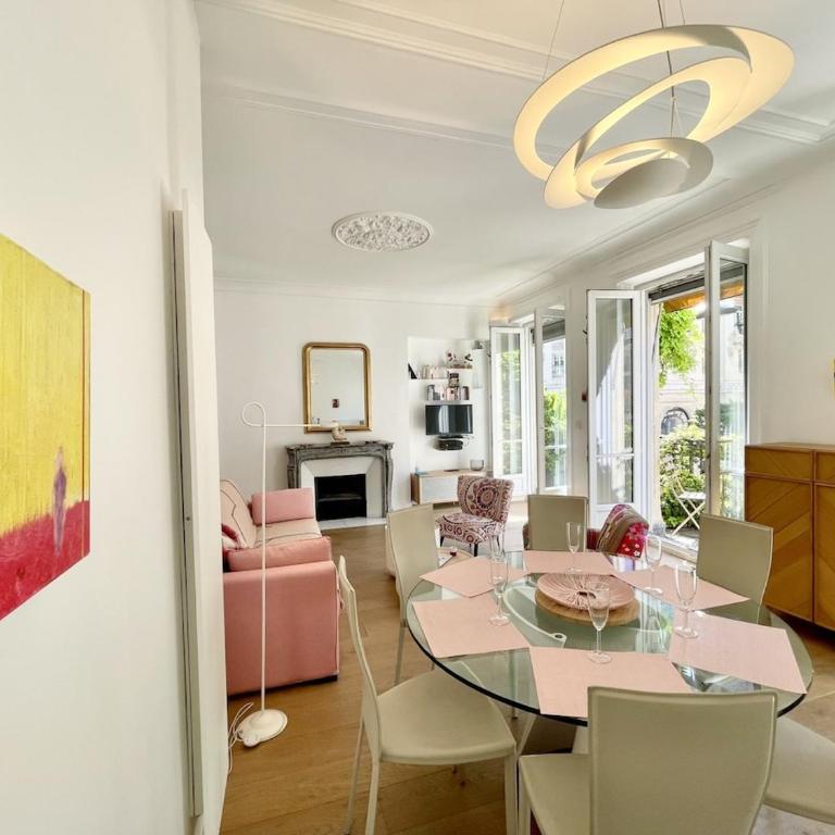 Parisian Home 2 bedrooms Montorgueil 090 - Three-Bedroom Apartment - 4