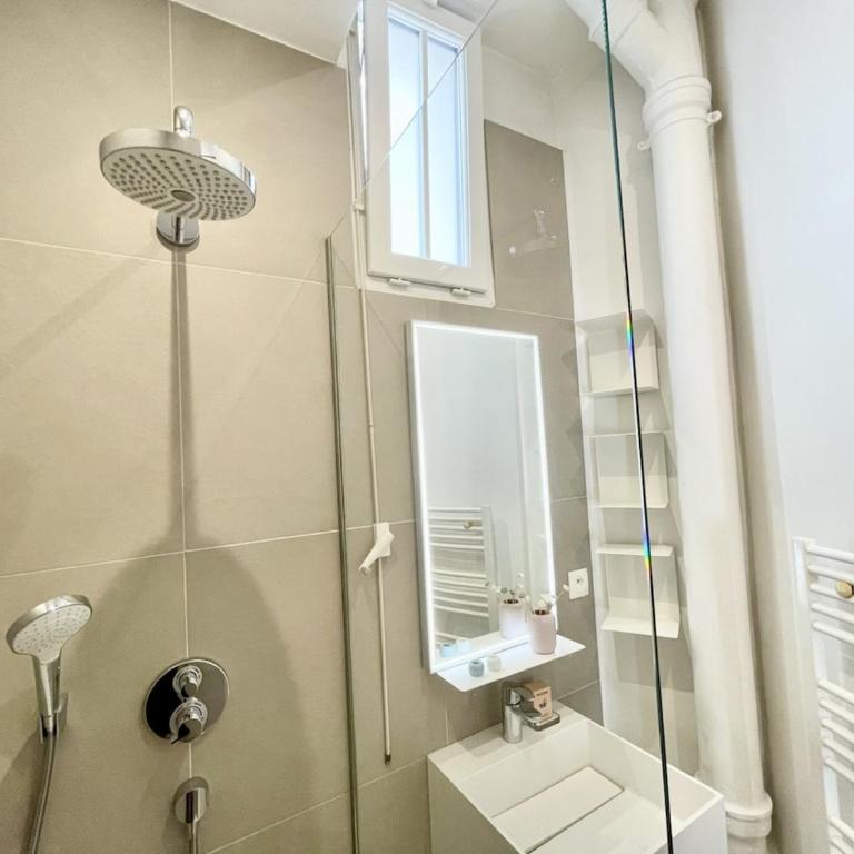 Parisian Home 2 bedrooms Montorgueil 090 - Three-Bedroom Apartment - 6