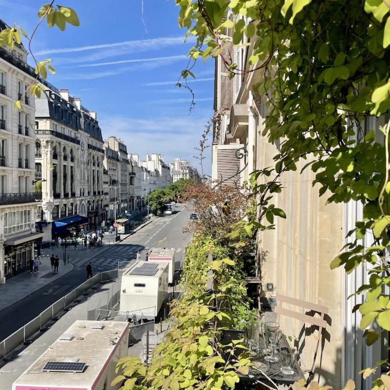 Parisian Home 2 bedrooms Montorgueil 090 - Three-Bedroom Apartment - 10