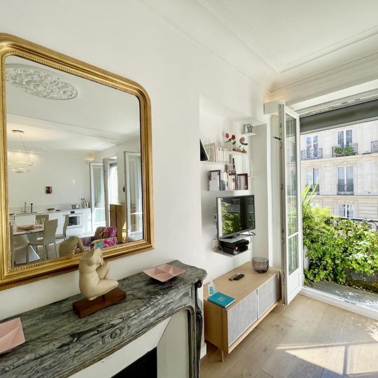Parisian Home 2 bedrooms Montorgueil 090 - Three-Bedroom Apartment - 18