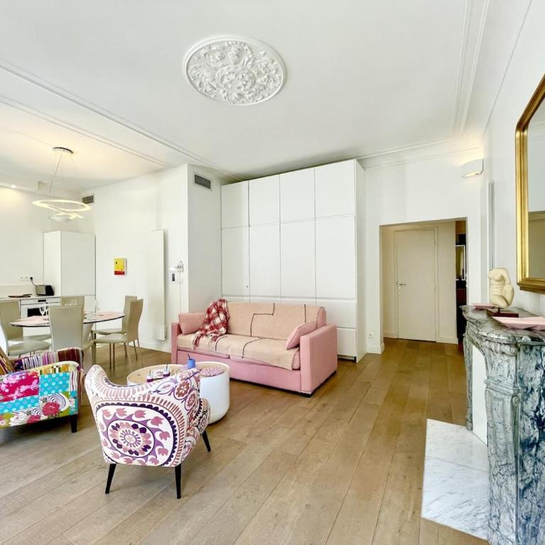 Parisian Home 2 bedrooms Montorgueil 090 - Three-Bedroom Apartment - 25