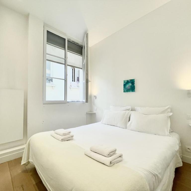 Parisian Home 2 bedrooms Montorgueil 090 - Three-Bedroom Apartment - 26