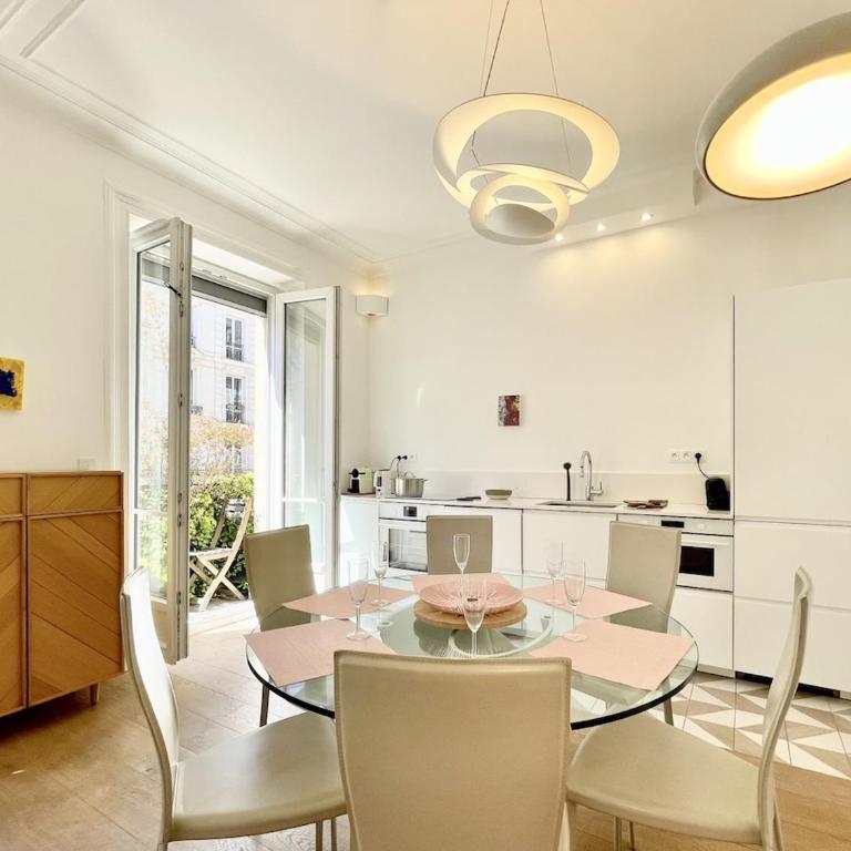 Parisian Home 2 bedrooms Montorgueil 090 - Three-Bedroom Apartment - 27