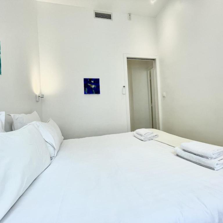 Parisian Home 2 bedrooms Montorgueil 090 - Three-Bedroom Apartment - 29