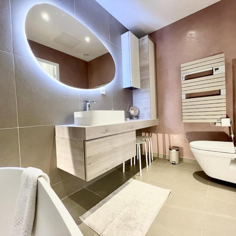Parisian Home 2 bedrooms Montorgueil 090 - Three-Bedroom Apartment - 30