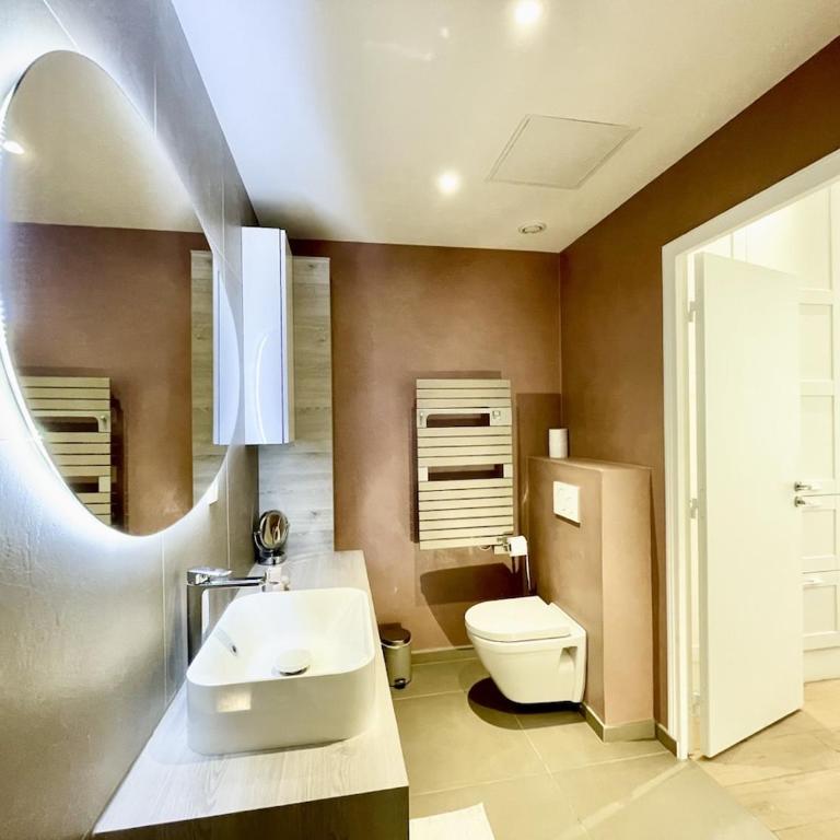 Parisian Home 2 bedrooms Montorgueil 090 - Three-Bedroom Apartment - 37