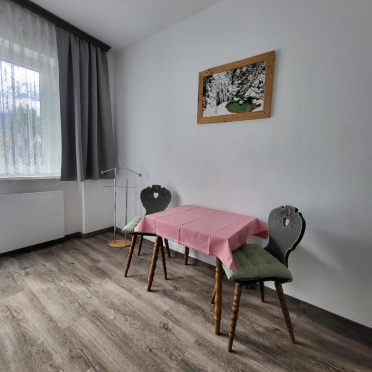 Privatzimmer Haus Lienbacher - Doppelzimmer mit Balkon - 1