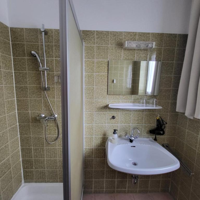 Privatzimmer Haus Lienbacher - Doppelzimmer mit Balkon - 2