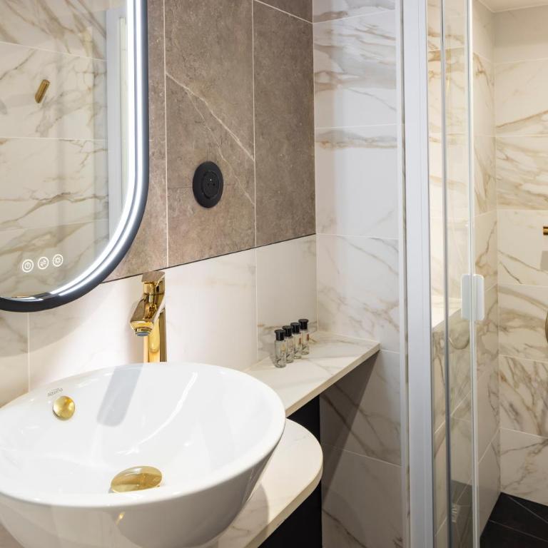 Hôtel Mondial - Chambre Double Deluxe - 18
