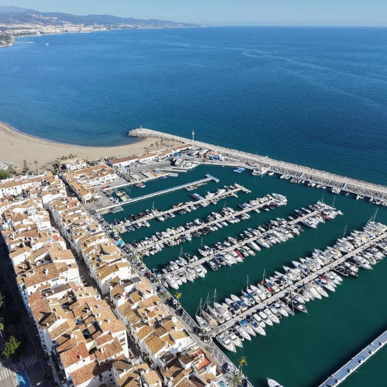 Apartamento dentro de Puerto Banus - Two-Bedroom Apartment - 21
