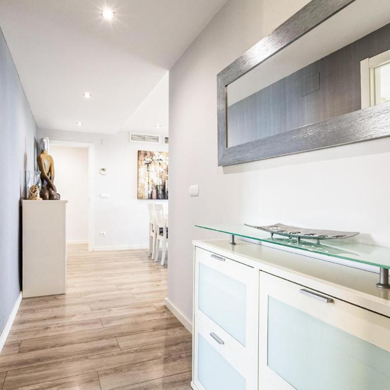 Beautiful Apartment In Villajoyosa - Three-Bedroom Apartment - 8