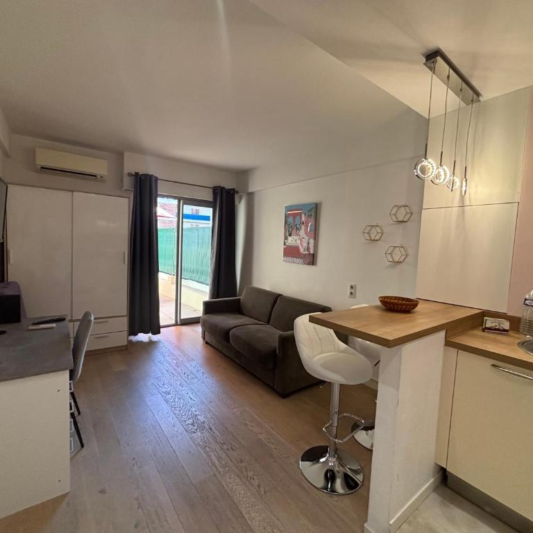 GOLFE JUAN - STUDIO Calme et Cosy - Plages à pied - Studio - 10