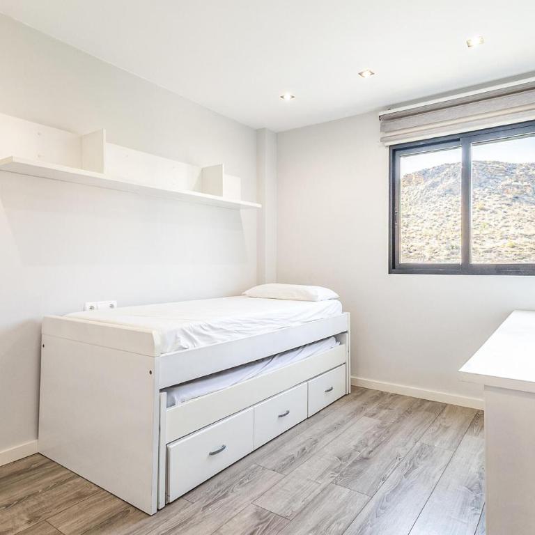 Beautiful Apartment In Villajoyosa - Three-Bedroom Apartment - 13