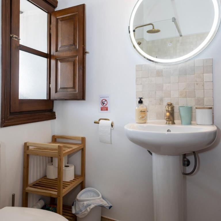 Above the Iconic Portal Vell - Apartamento de 2 dormitorios con balcón - 15