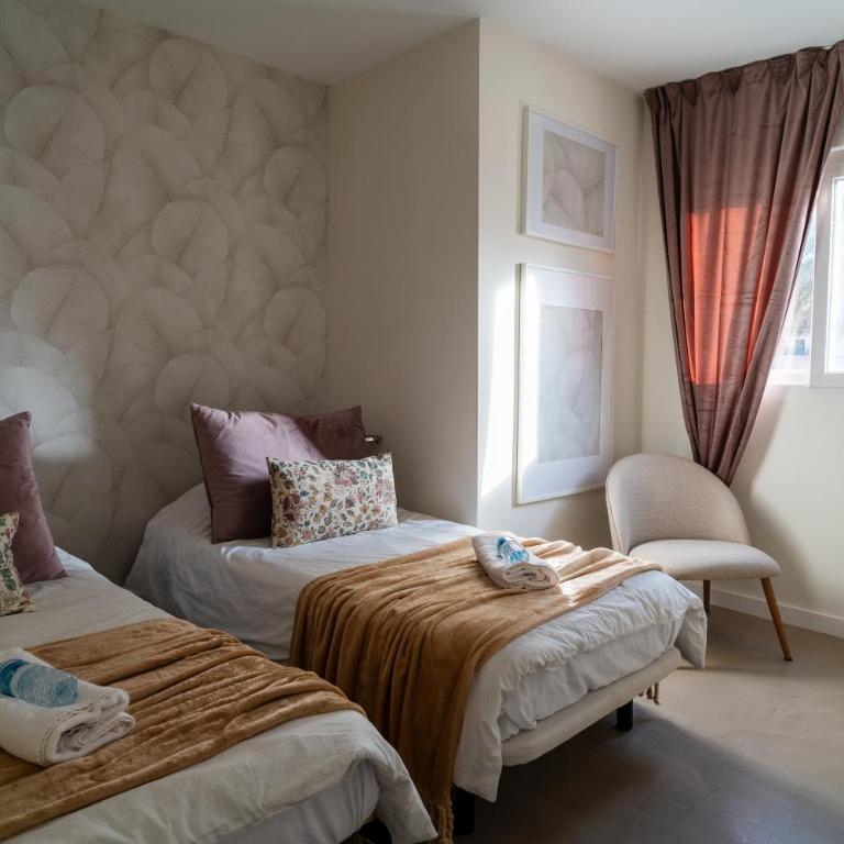 Viva Valencia Apartments - Three-Bedroom Apartment (1) - 13