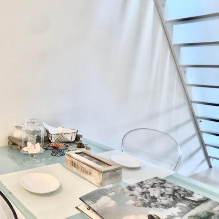 Bright frescoed attic in the city center, parking free! Brescia - One-Bedroom Apartment - 7