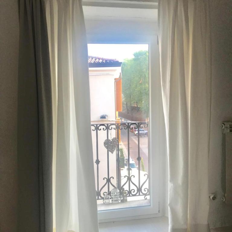 Bright frescoed attic in the city center, parking free! Brescia - One-Bedroom Apartment - 29