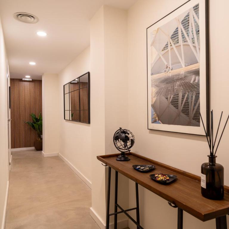 Viva Valencia Apartments - Three-Bedroom Apartment (2) - 2