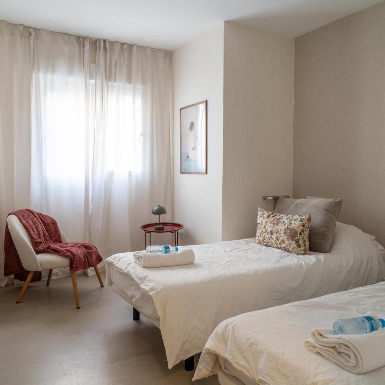 Viva Valencia Apartments - Three-Bedroom Apartment (2) - 14