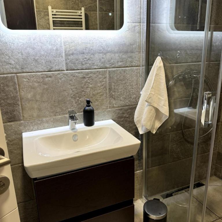 Spacious Apartment with Stunning Views & Many Beds - Apartman sa 3 Spavaće Sobe - 4