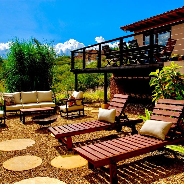 Casa de huéspedes Bugambilias - Three-Bedroom House - 11