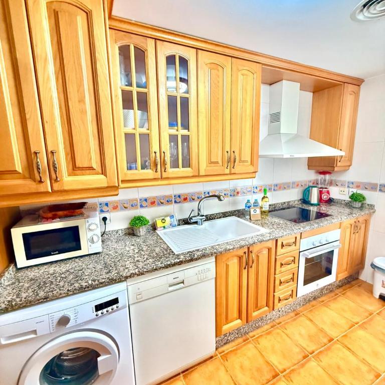 2 Bedroom Apartment in Puerto Marina - Apartamento de 2 dormitorios con balcón - 9