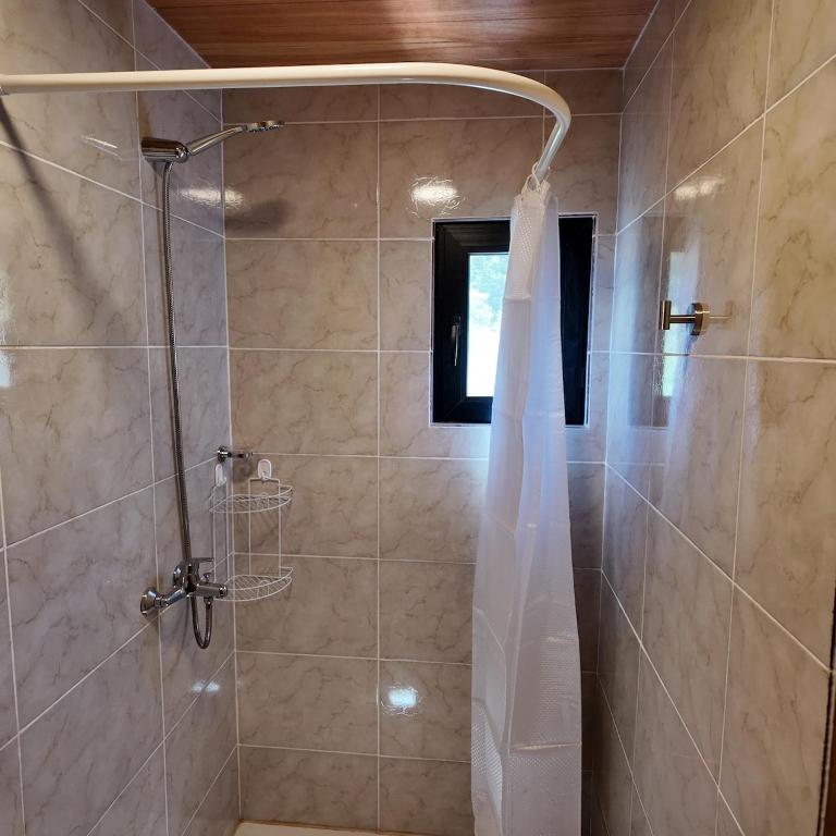 Premium Cabin in El Bolsón - One-Bedroom Chalet - 10
