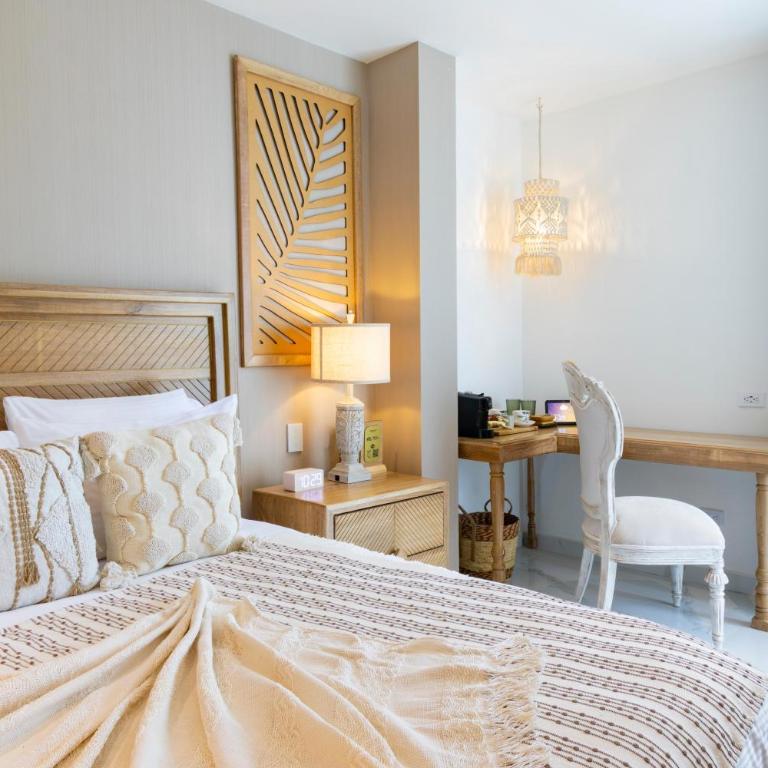 Berthas Collection By EM Hotels - Deluxe Room - 4