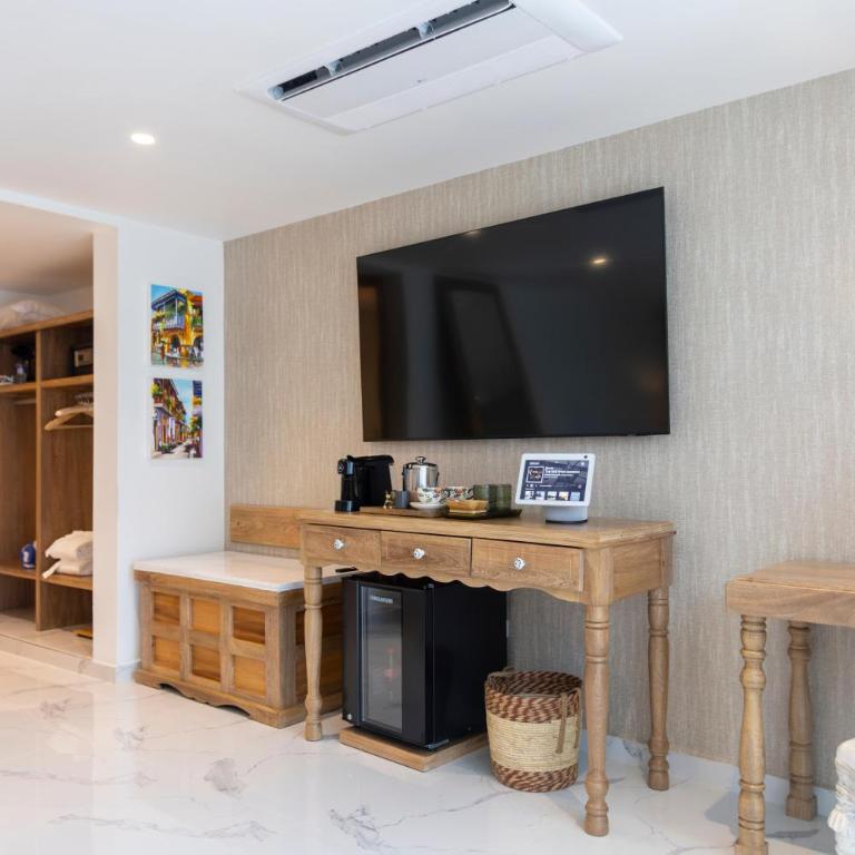 Berthas Collection By EM Hotels - Deluxe Room - 6