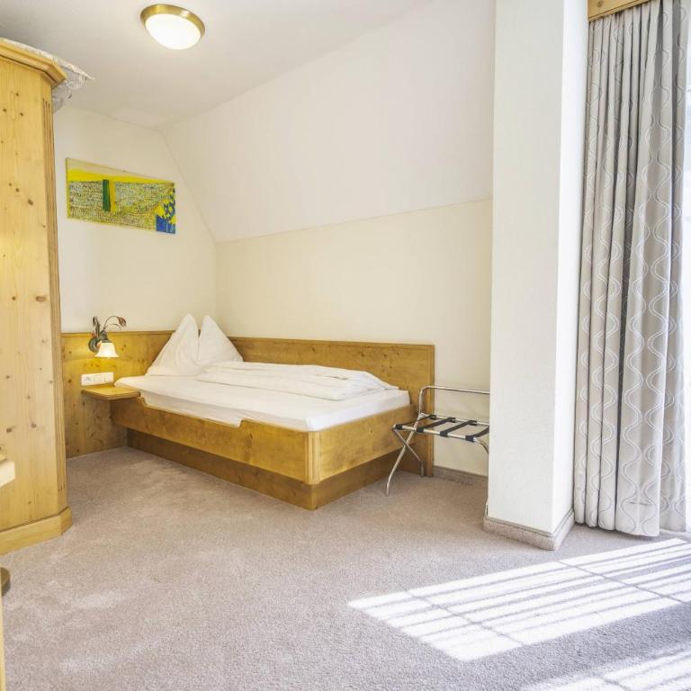 Hotel Ischgl - Classic Dreibettzimmer - 7