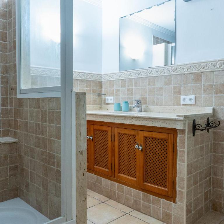 El Jardin de Lara, CASA con Parking Son Espaolet-PALMA - Chalet - 28