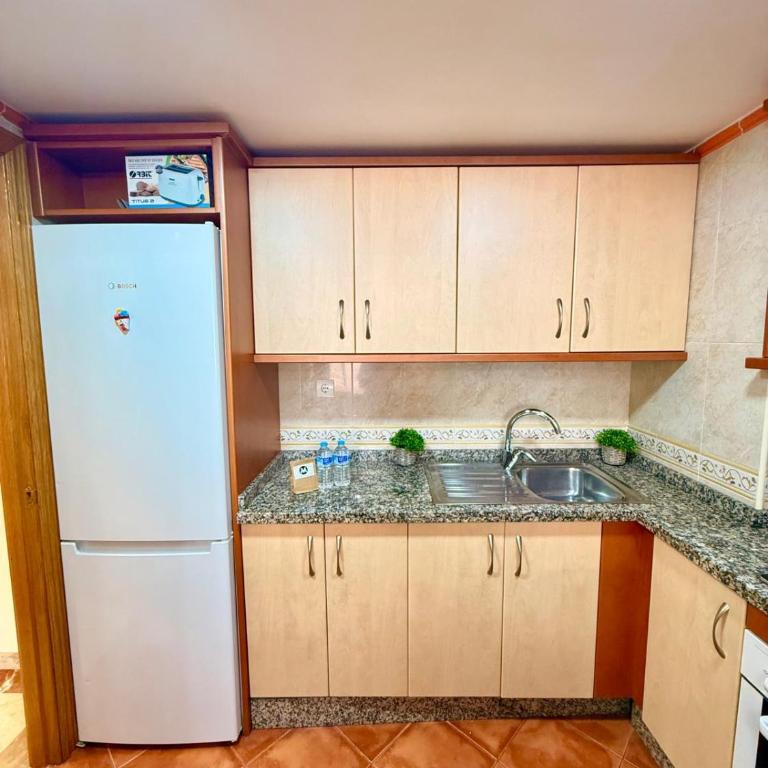 Large Apartment with Sea Views & Terrace - One-Bedroom Apartment - 19