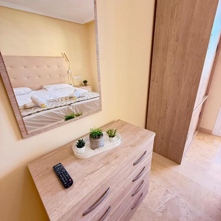 Large Apartment with Sea Views & Terrace - One-Bedroom Apartment - 4