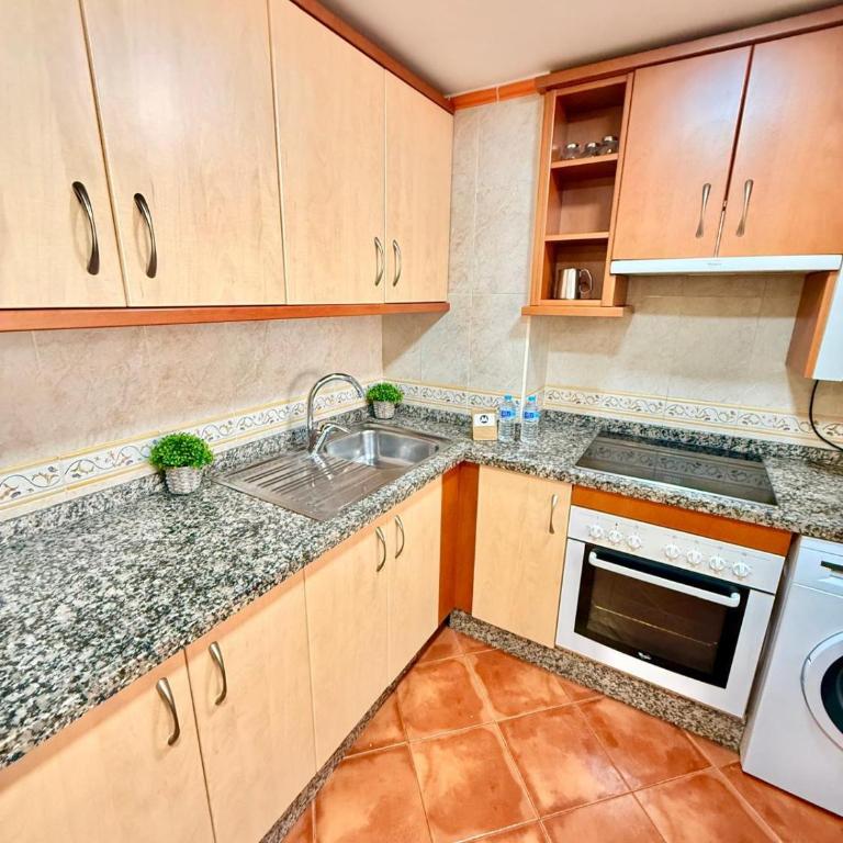 Large Apartment with Sea Views & Terrace - One-Bedroom Apartment - 22