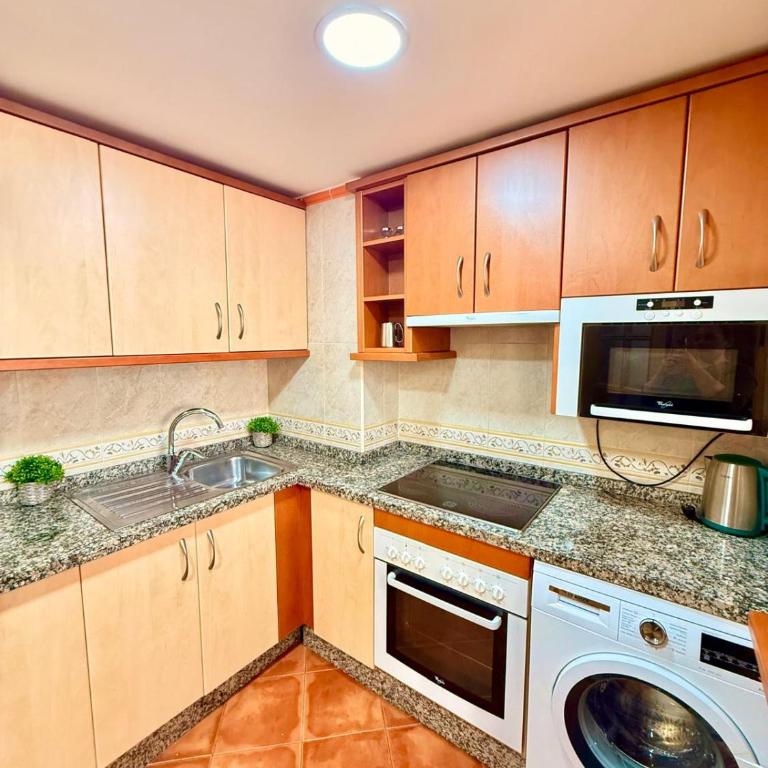 Large Apartment with Sea Views & Terrace - One-Bedroom Apartment - 21